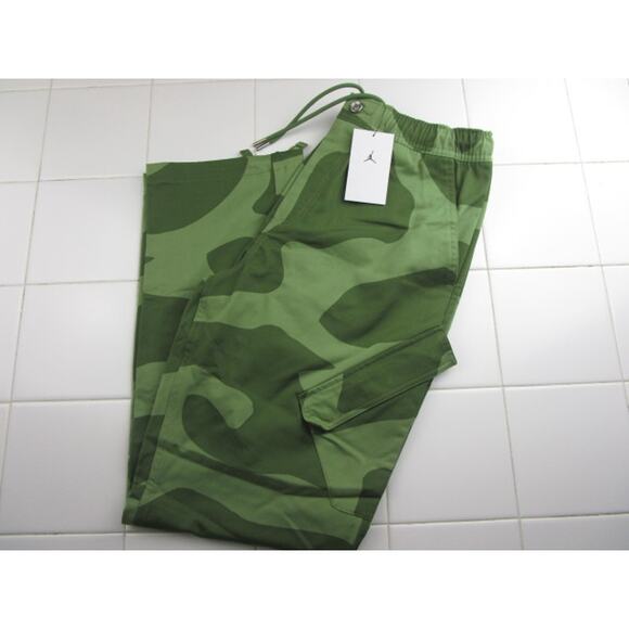 Nike Jordan Essentials Chicago Cargo Pants Green Camo Men's Medium FD7455-340